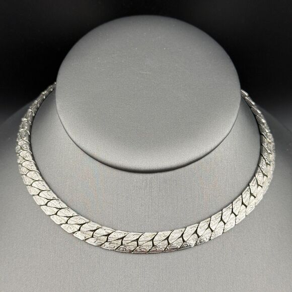 Vintage Signed Trifari Silver-Tone Herringbone Chain Collar Choker Necklace 14" - Picture 1 of 8